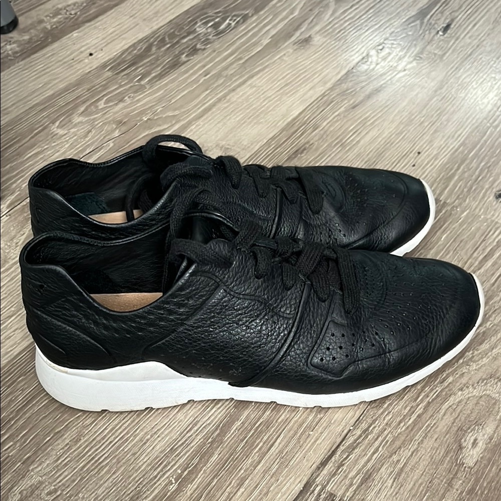 Ugg sneakers/6.5